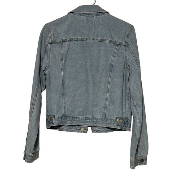 Jean Jacket Junior's Size Medium Distressed Cropped Denim Light Wash Love Tree - Picture 4 of 7